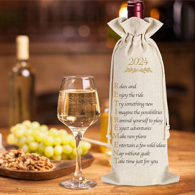 2024 Retirement Gifts for Woman Men, Funny 2024 Retirement Wine Bag Gifts for Colleagues BBF Coworkers Boss Doctors Nurse Teachers Friends Retirees Employees, 1 Wine Bag with 1 Funny Retirement Card