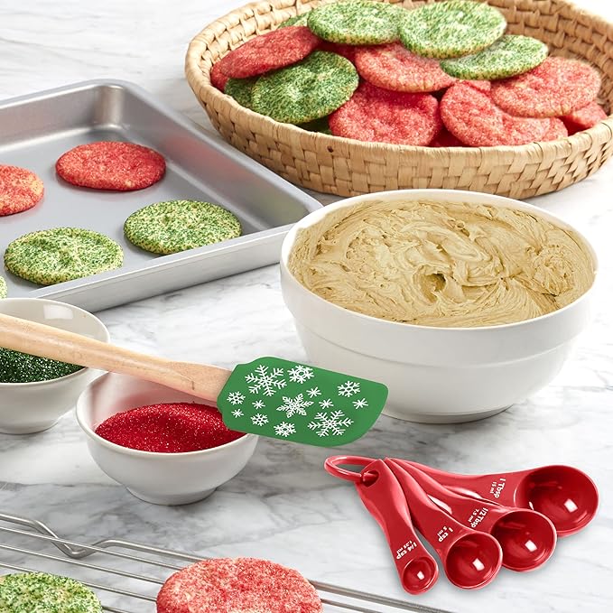 Chicago Metallic Holiday Baking, 8-Piece Set, Multicolor